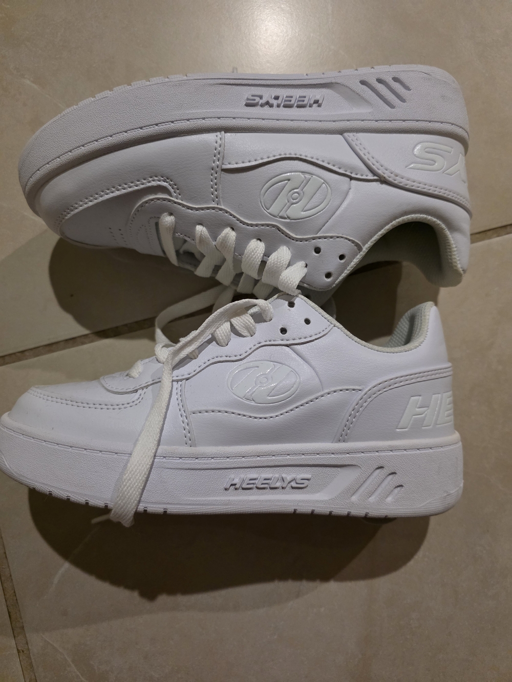 Heelys All-White Low-Top Skate Sneakers Size Yth 4